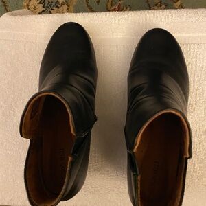 Cobb Hill new leather ankle boots